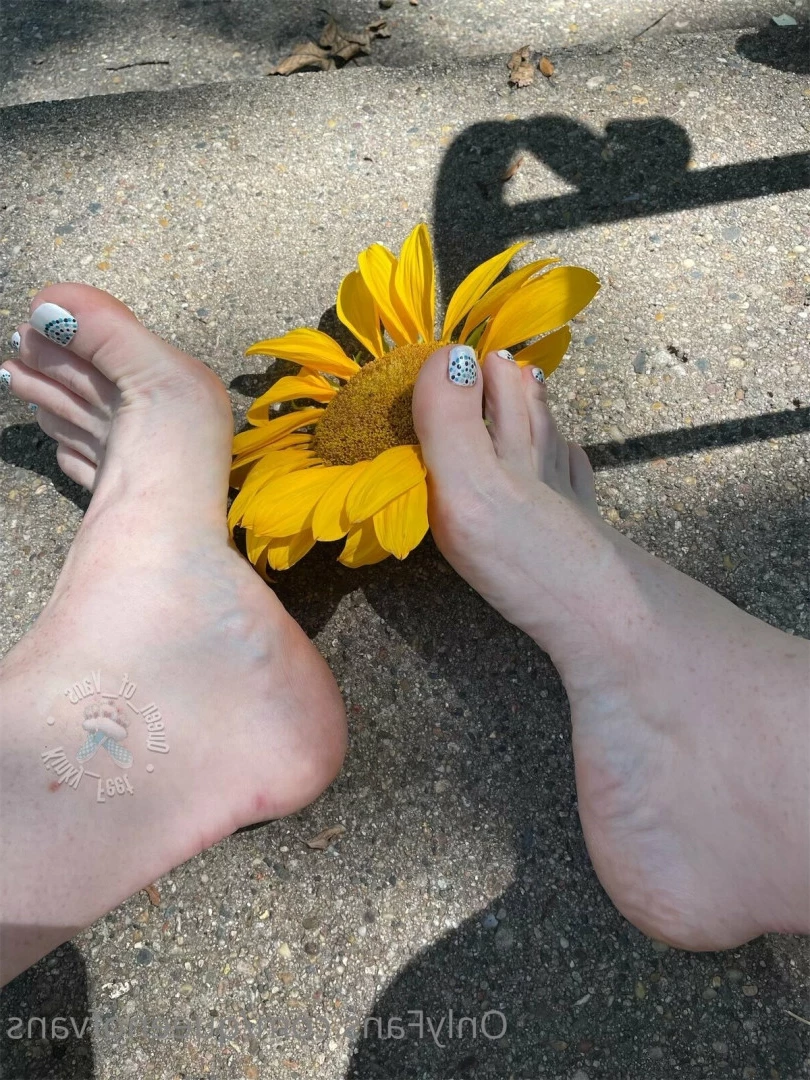 Queen_of_Vans [ queenofvans ] Onlyfans leaked photo 7295656 on Hotleaks.tv