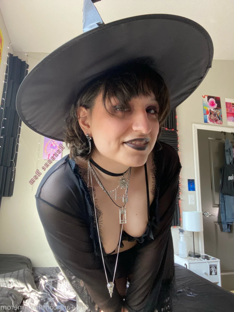 Roxanne Rom [ roxannerom ] Onlyfans leaked photo 16029093 on Hotleaks.tv