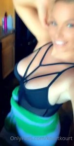 1605860