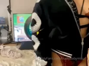 6918077