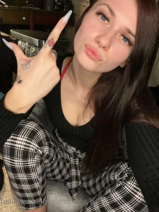 7098571