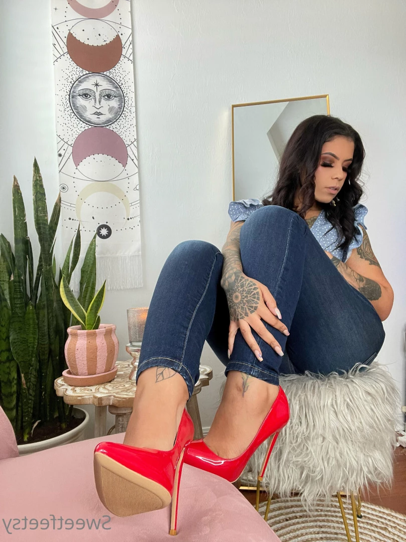 Sweetfeetsy VIP❀ Top 3.5% [ sweetfeetsy ] Onlyfans leaked photo 6988527 on Hotleaks.tv