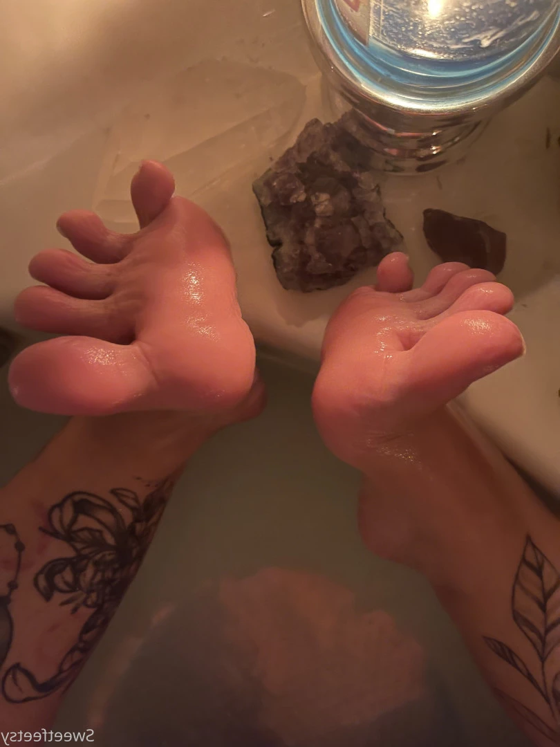 Sweetfeetsy VIP❀ Top 3.5% [ sweetfeetsy ] Onlyfans leaked photo 6992440 on Hotleaks.tv