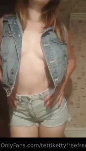 6745832