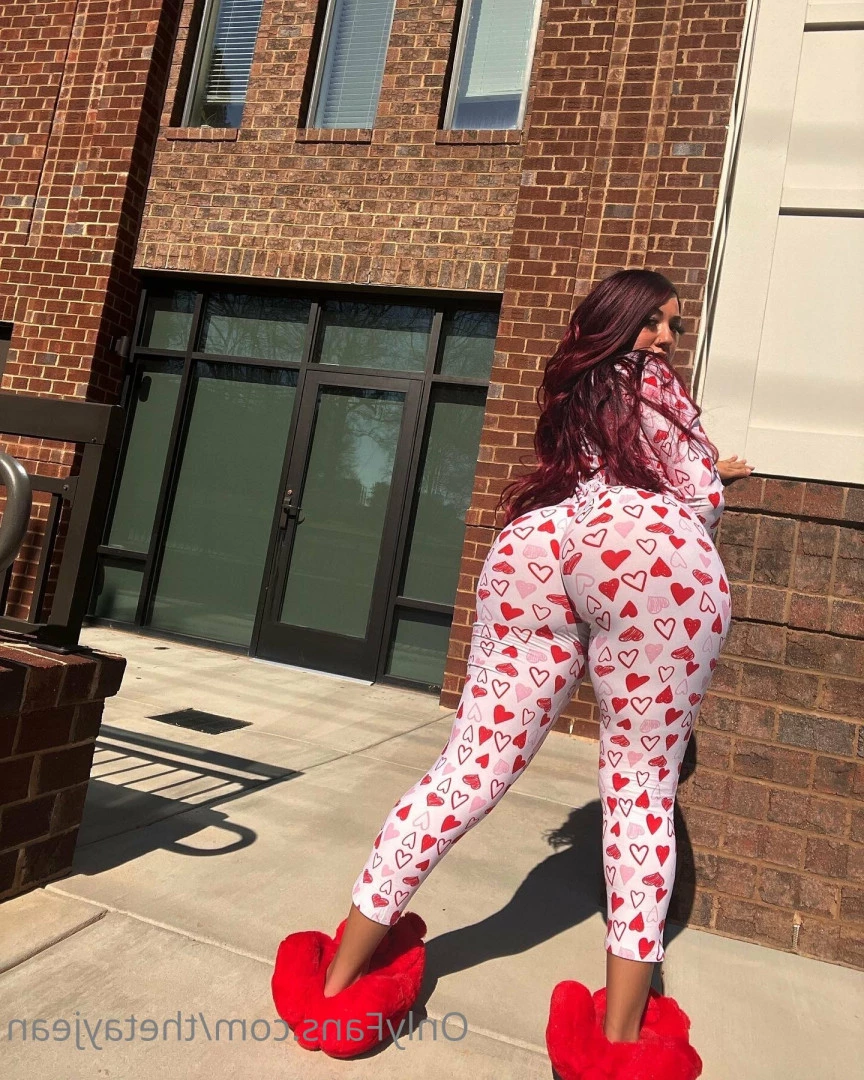 Thetayjean 💦 Natural Fat ASS 🍑 [ thetayjean ] Onlyfans leaked photo 6948826 on Hotleaks.tv