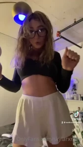 1877438