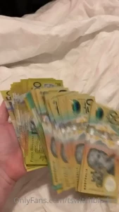 6617570