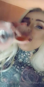 1612963