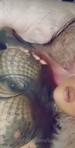 1613038