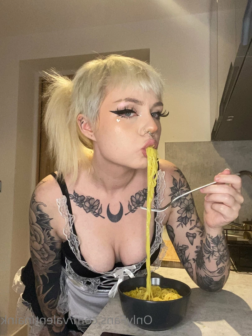 𝖁𝖆𝖑𝖊𝖓𝖙𝖎𝖓𝖆 🖤 [ valentinaink ] Onlyfans leaked photo 9693333 on Hotleaks.tv