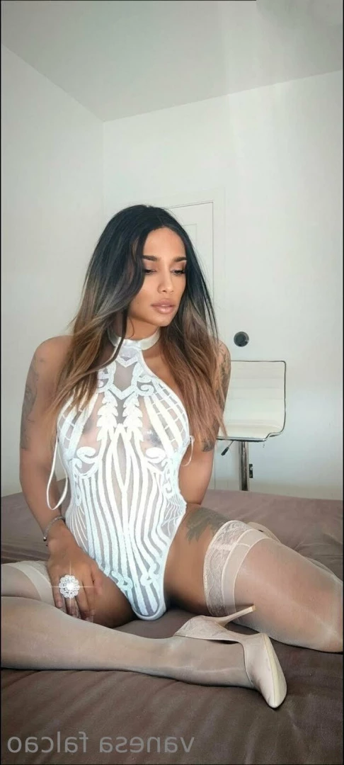 vanefalcao27 [ vanefalcao ] Onlyfans leaked photo 7055866 on Hotleaks.tv