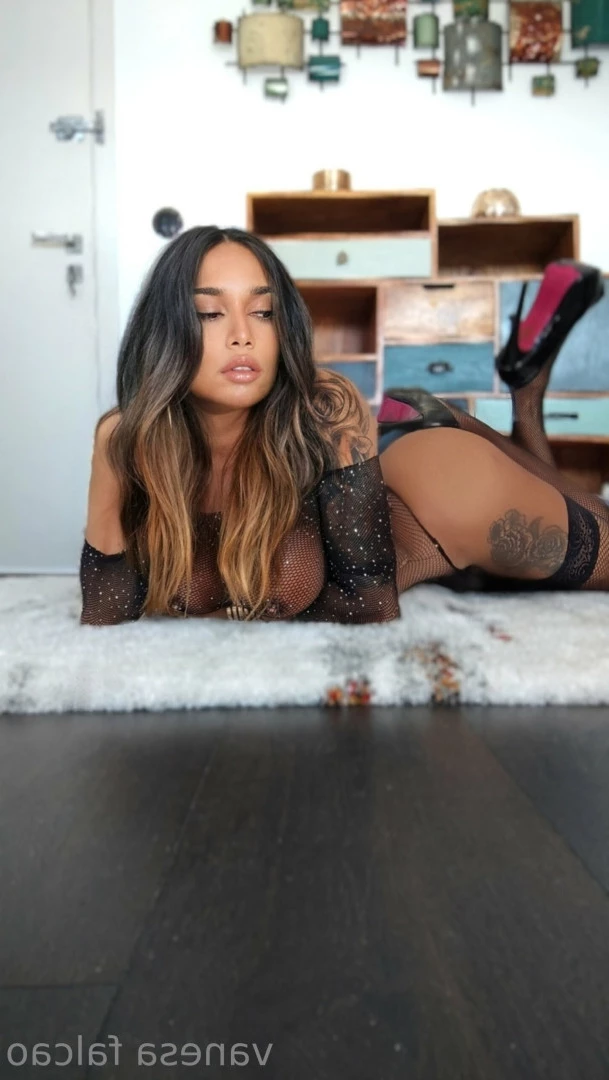 vanefalcao27 [ vanefalcao ] Onlyfans leaked photo 7056280 on Hotleaks.tv