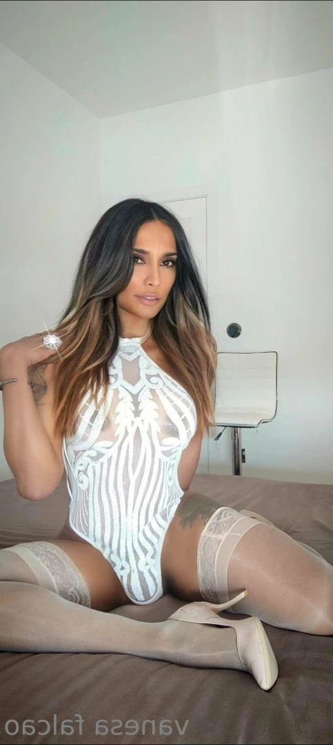 vanefalcao27 [ vanefalcao ] Onlyfans leaked photo 7056452 on Hotleaks.tv