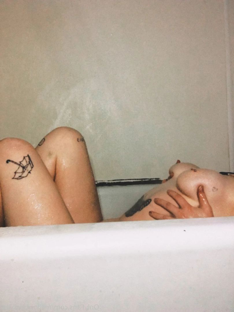 Vee Ciar ☽ [ veeginas ] Onlyfans leaked photo 7054251 on Hotleaks.tv