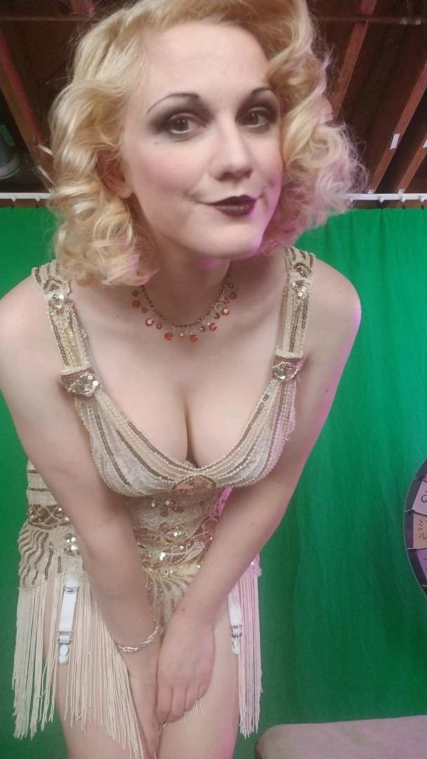Weird Gal Yank-a-dick [ veronicadax ] Onlyfans leaked photo 10428524 on Hotleaks.tv