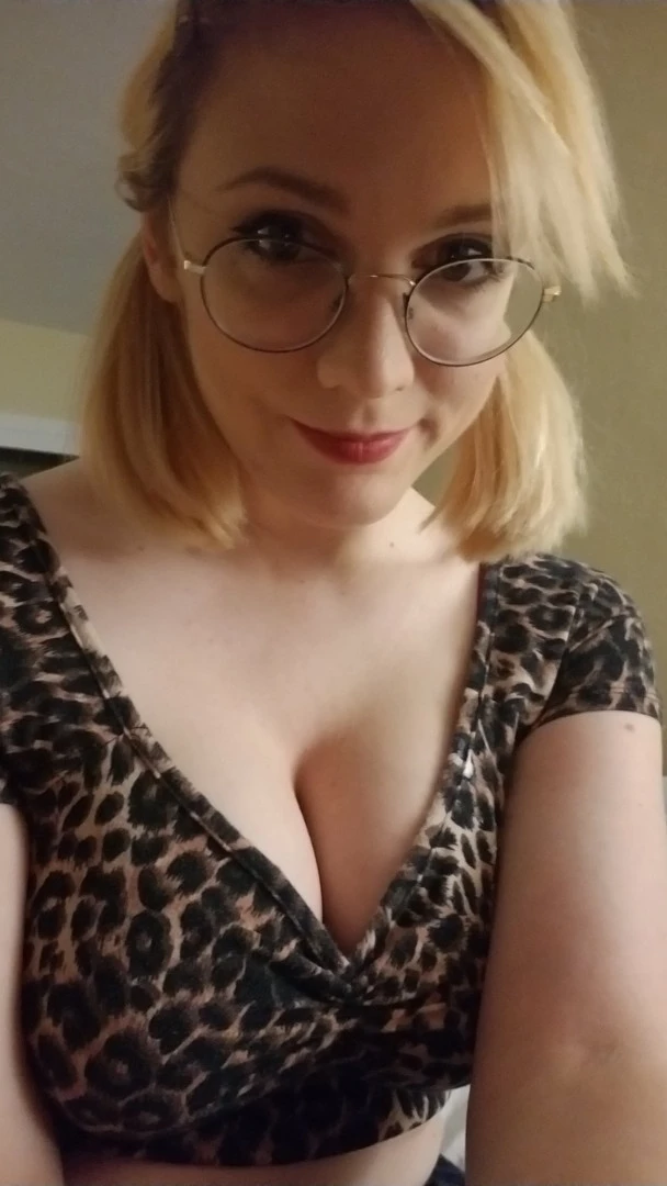 Weird Gal Yank-a-dick [ veronicadax ] Onlyfans leaked photo 10428833 on Hotleaks.tv