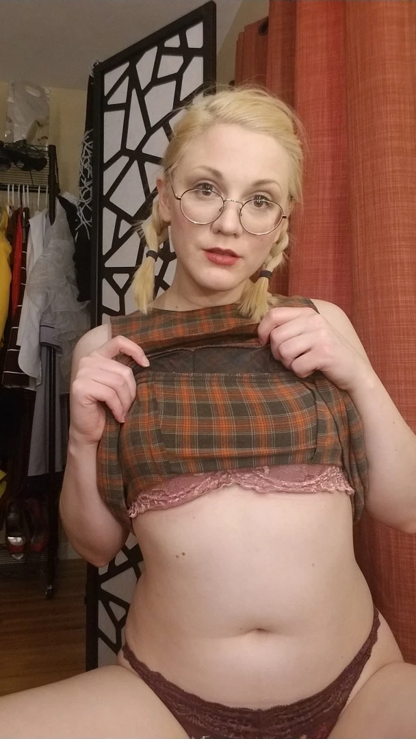 Weird Gal Yank-a-dick [ veronicadax ] Onlyfans leaked photo 10429901 on Hotleaks.tv