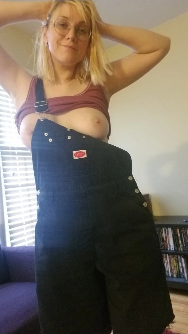 Weird Gal Yank-a-dick [ veronicadax ] Onlyfans leaked photo 10431025 on Hotleaks.tv
