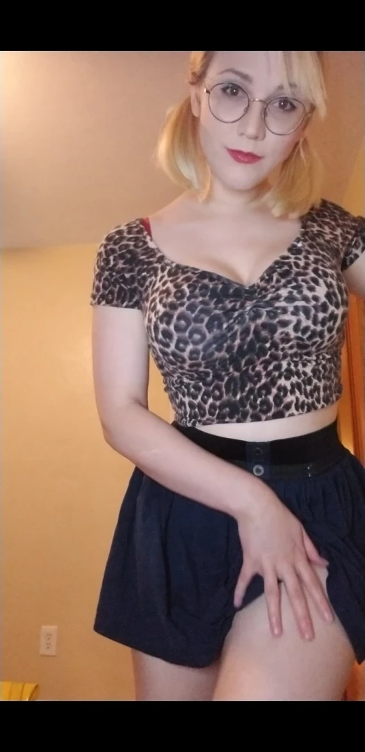 Weird Gal Yank-a-dick [ veronicadax ] Onlyfans leaked photo 10433858 on Hotleaks.tv