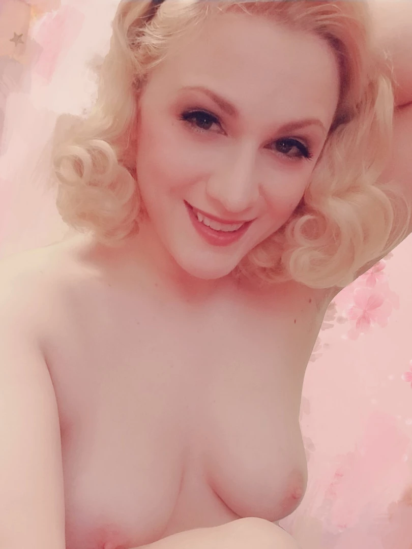 Weird Gal Yank-a-dick [ veronicadax ] Onlyfans leaked photo 10437409 on Hotleaks.tv