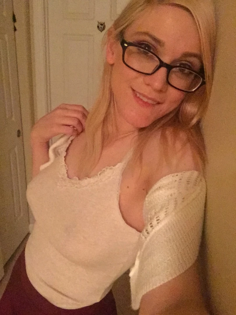 Weird Gal Yank-a-dick [ veronicadax ] Onlyfans leaked photo 10438264 on Hotleaks.tv