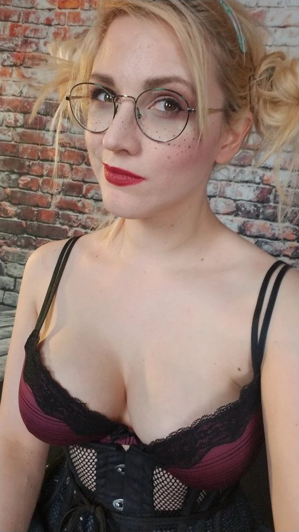 Weird Gal Yank-a-dick [ veronicadax ] Onlyfans leaked photo 10444362 on Hotleaks.tv