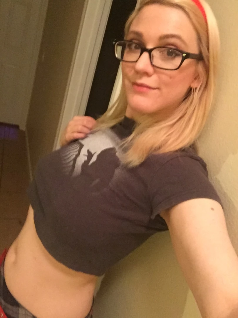 Weird Gal Yank-a-dick [ veronicadax ] Onlyfans leaked photo 10463666 on Hotleaks.tv