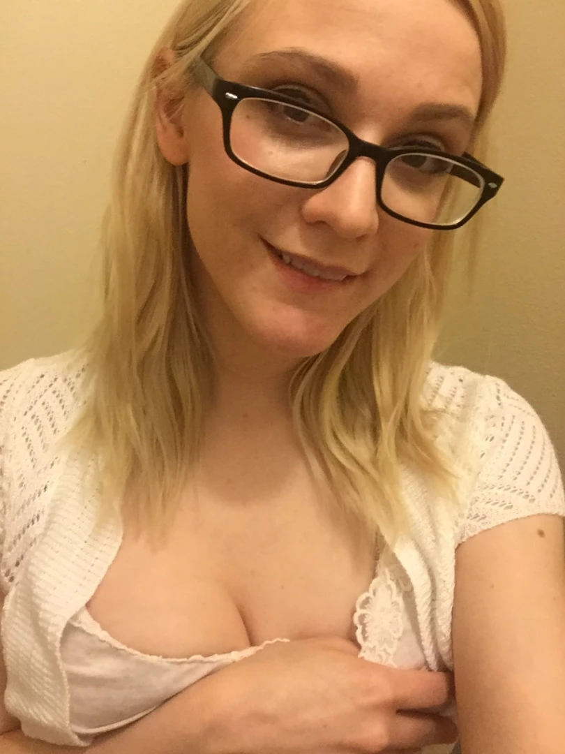 Weird Gal Yank-a-dick [ veronicadax ] Onlyfans leaked photo 10470314 on Hotleaks.tv