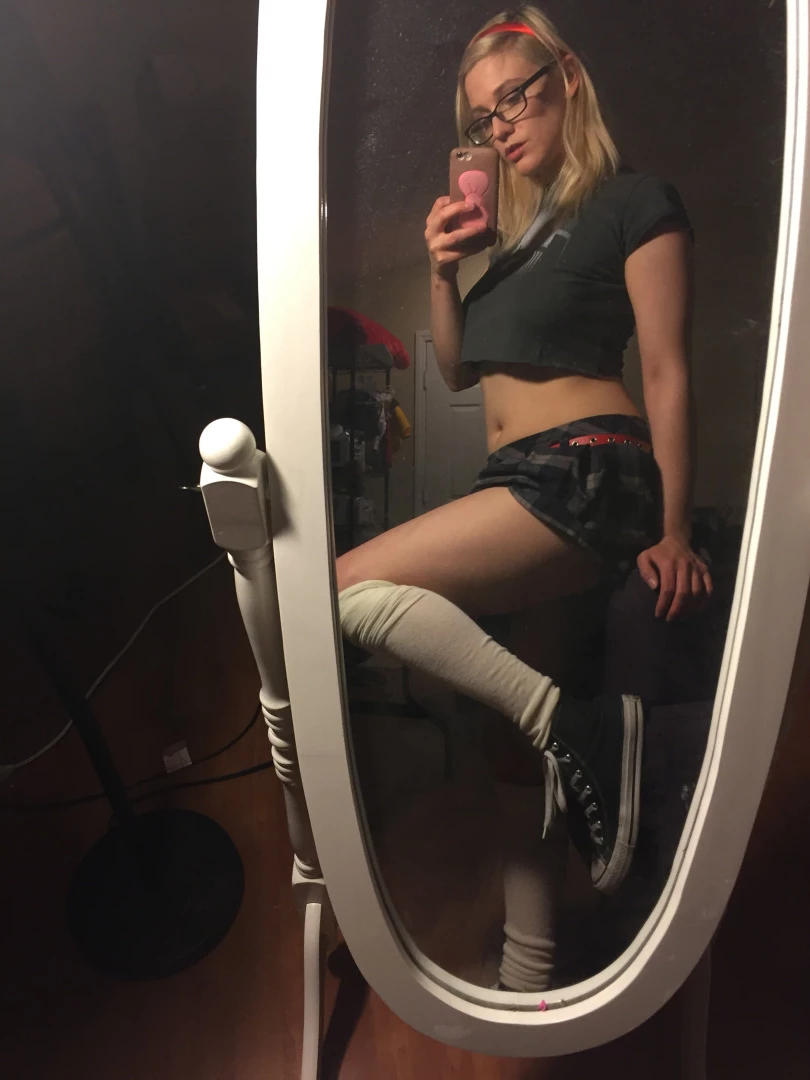 Weird Gal Yank-a-dick [ veronicadax ] Onlyfans leaked photo 10472252 on Hotleaks.tv
