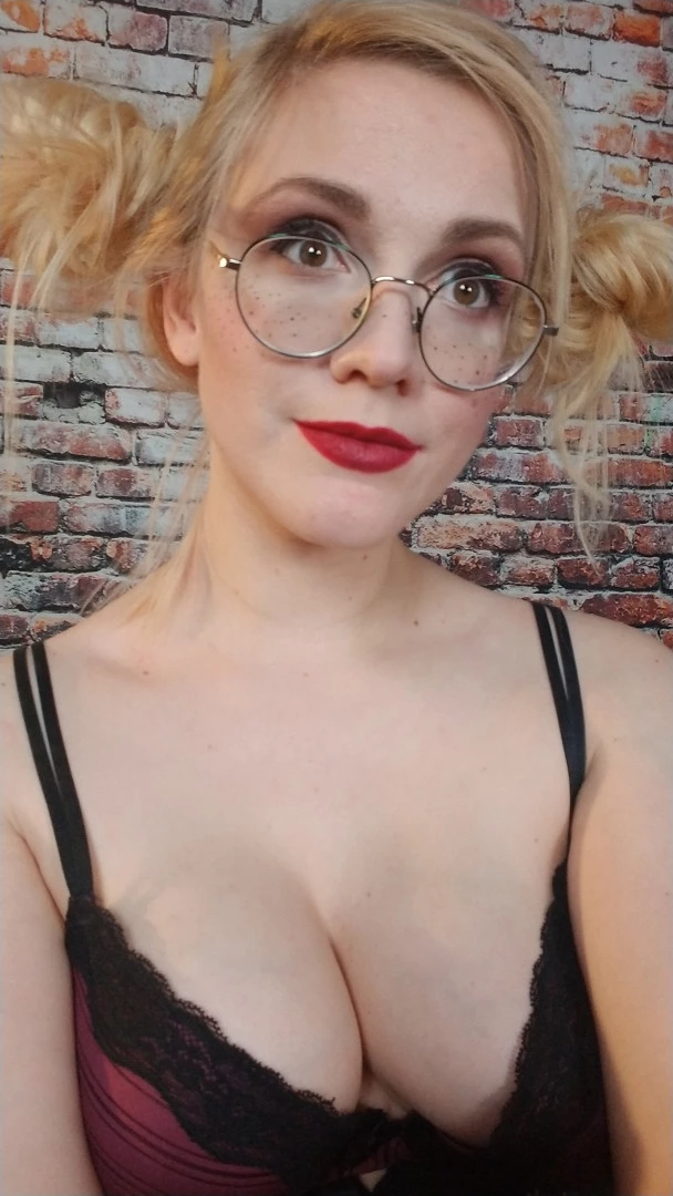 Weird Gal Yank-a-dick [ veronicadax ] Onlyfans leaked photo 10480058 on Hotleaks.tv