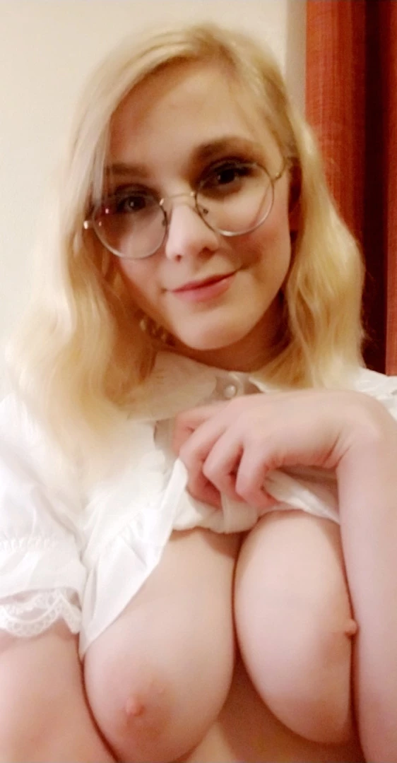Weird Gal Yank-a-dick [ veronicadax ] Onlyfans leaked photo 10480990 on Hotleaks.tv