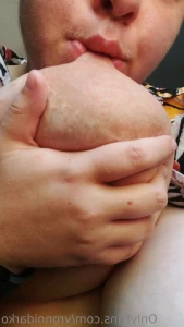 10424393