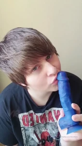 10538353