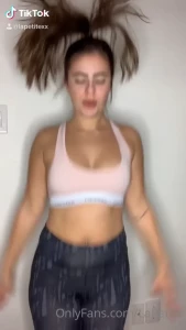 9561097
