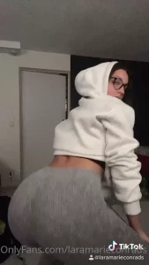 1617663