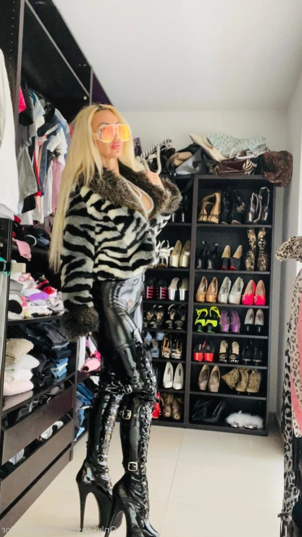 aileentaylorofficial Onlyfans leaked photo 15881321 on Hotleaks.tv