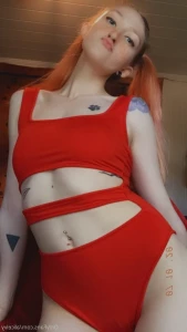 15832298