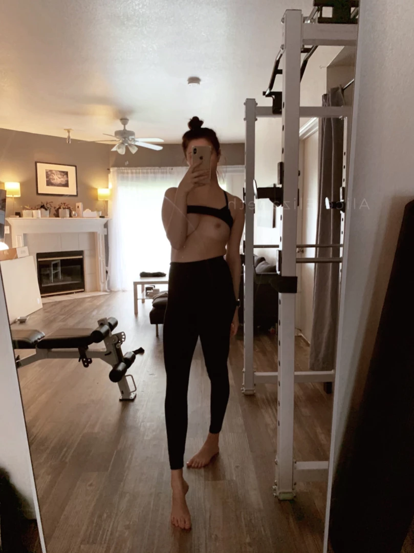 Alice [ alicemoss ] Onlyfans leaked photo 12692197 on Hotleaks.tv