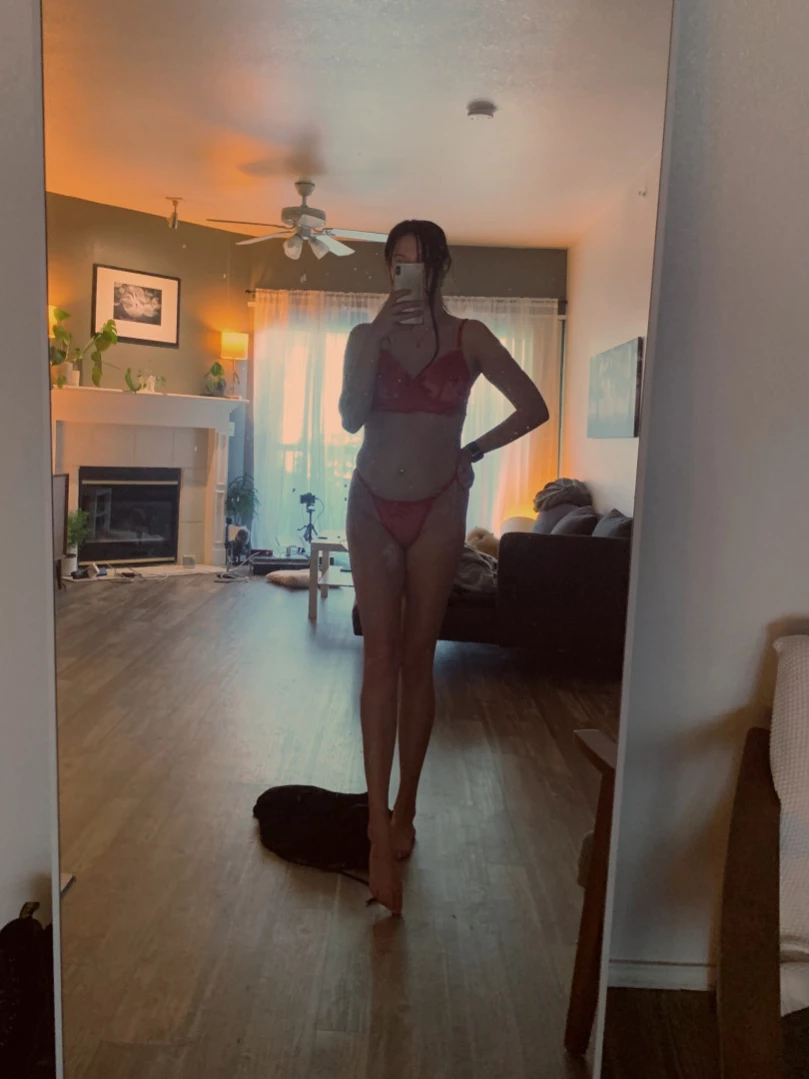 Alice [ alicemoss ] Onlyfans leaked photo 13114899 on Hotleaks.tv