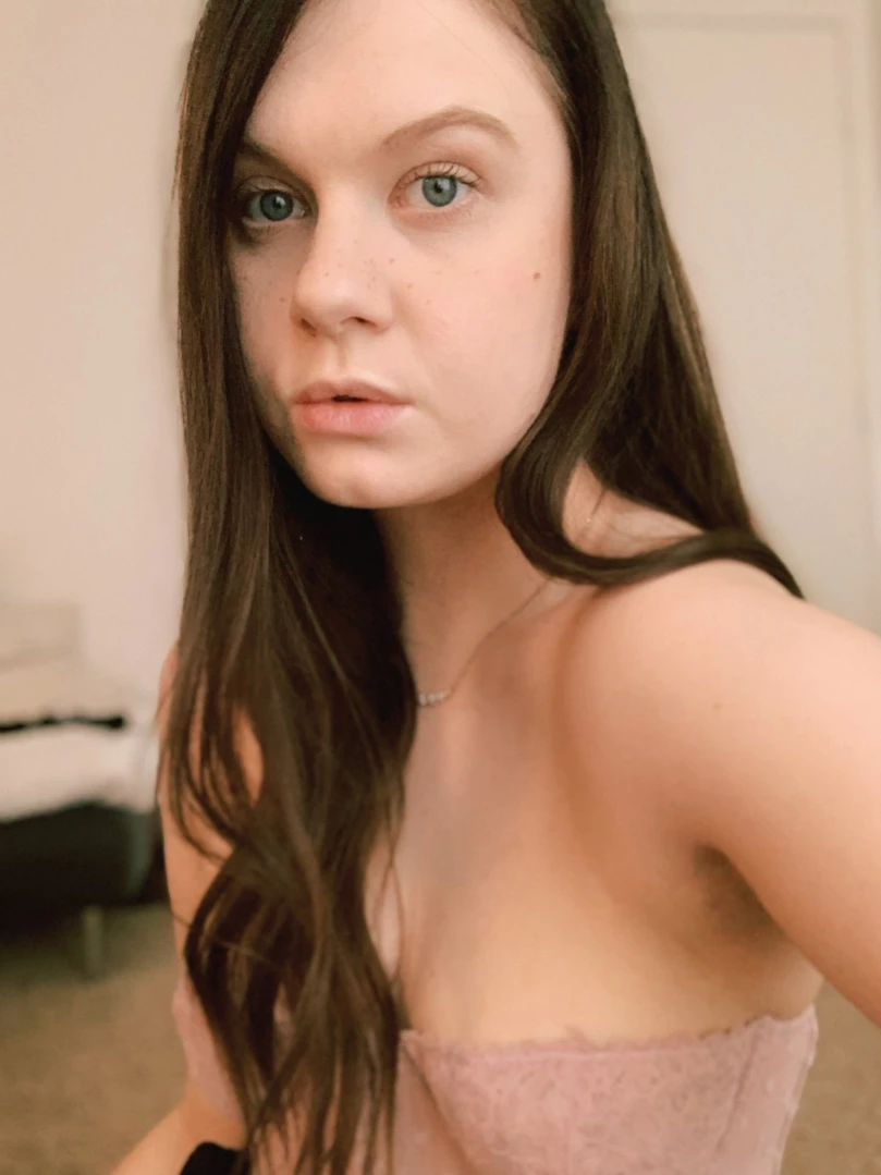 Alice [ alicemoss ] Onlyfans leaked photo 14170957 on Hotleaks.tv