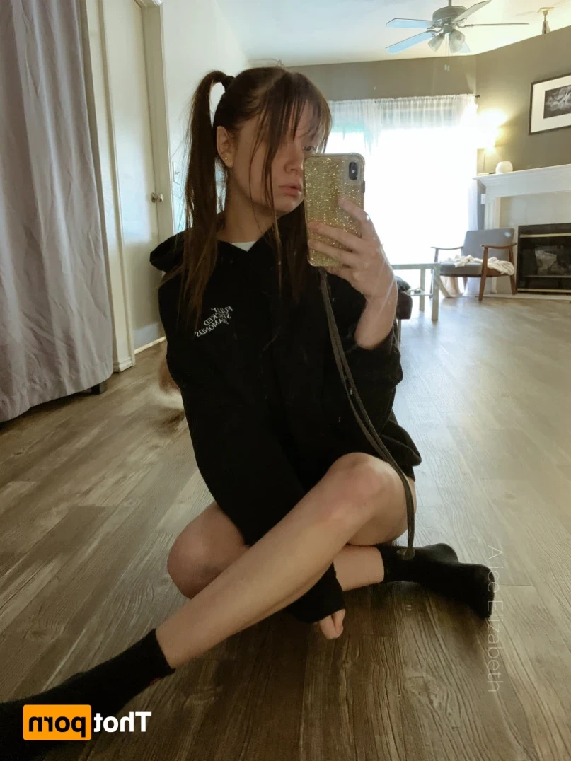 Alice [ alicemoss ] Onlyfans leaked photo 14172328 on Hotleaks.tv