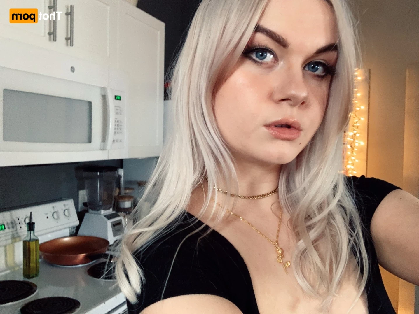 Alice [ alicemoss ] Onlyfans leaked photo 14572596 on Hotleaks.tv