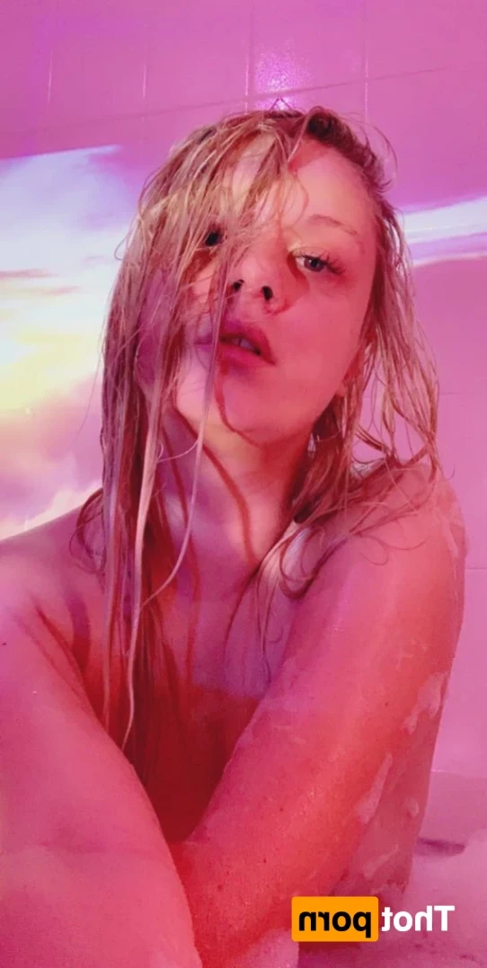 Alice [ alicemoss ] Onlyfans leaked photo 14892078 on Hotleaks.tv