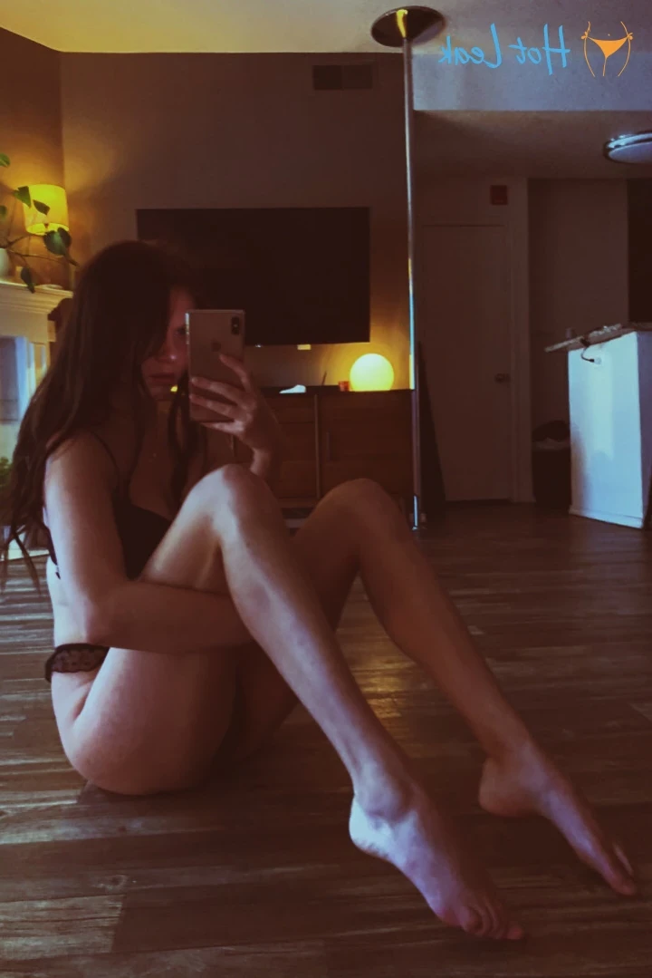 Alice [ alicemoss ] Onlyfans leaked photo 16375543 on Hotleaks.tv