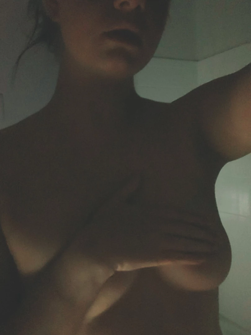 Alice [ alicemoss ] Onlyfans leaked photo 16376742 on Hotleaks.tv