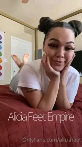 𝓐𝓵𝓲𝓬𝓲𝓪 𝓕𝓮𝓮𝓽 𝓔𝓶𝓹𝓲𝓻𝓮 [ aliciafeet ] Onlyfans leaked video 8501768 on Hotleaks.tv