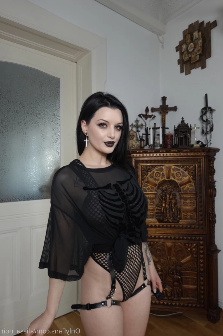 AlissaNoir [ alissa_noir ] Onlyfans leaked photo 11067399 on Hotleaks.tv