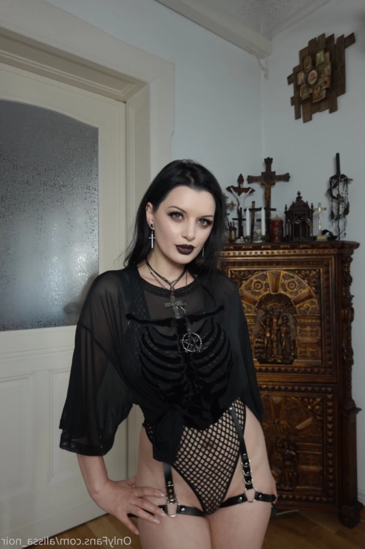 AlissaNoir [ alissa_noir ] Onlyfans leaked photo 11067573 on Hotleaks.tv