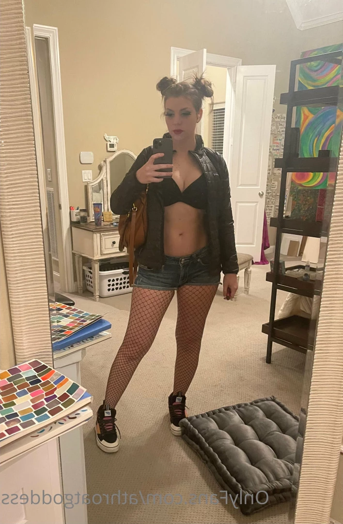 throatgoddess [ athroatgoddess ] Onlyfans leaked photo 9463676 on Hotleaks.tv