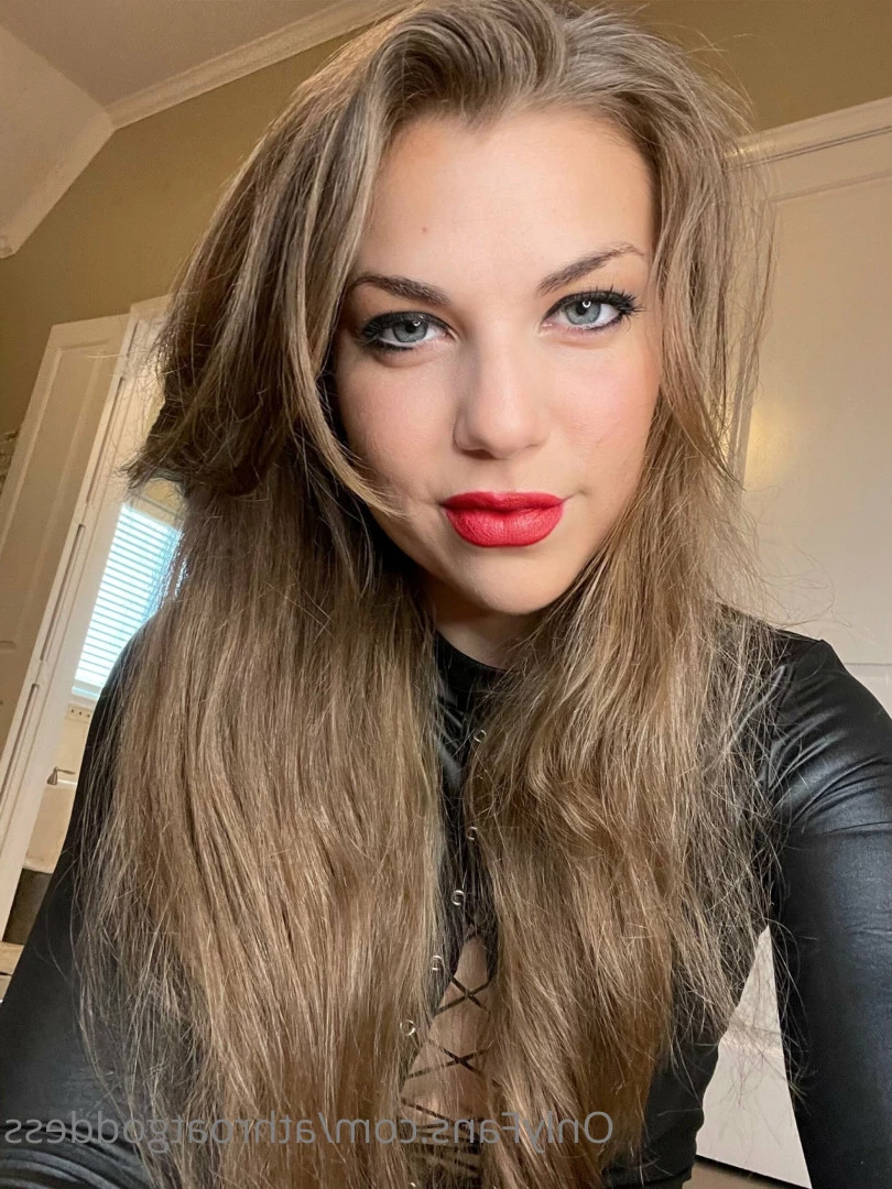 throatgoddess [ athroatgoddess ] Onlyfans leaked photo 9469437 on Hotleaks.tv